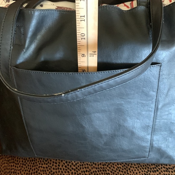 Large black tote, to fit all your things - Picture 9 of 9